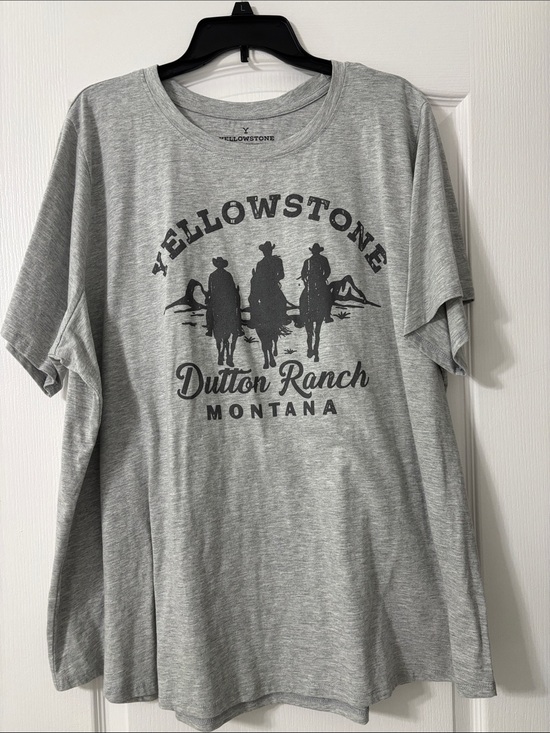 Kohl's Tops - Dutton Ranch Montana Gray Women’s Graphic Tee